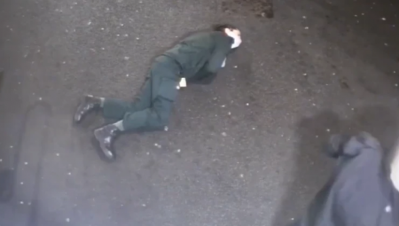 ZABELEŽEN JEZIV NAPAD NA RADNIKA HITNE POMOĆI Pacijent urinirao po sanitetu, a onda podivljao (VIDEO)