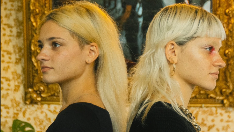 OTAC IH PRODAO KAO BEBE, A ŽIVOT PONOVO SPOJIO Neverovatna životna priča bliznakinje nateraće vas na suze