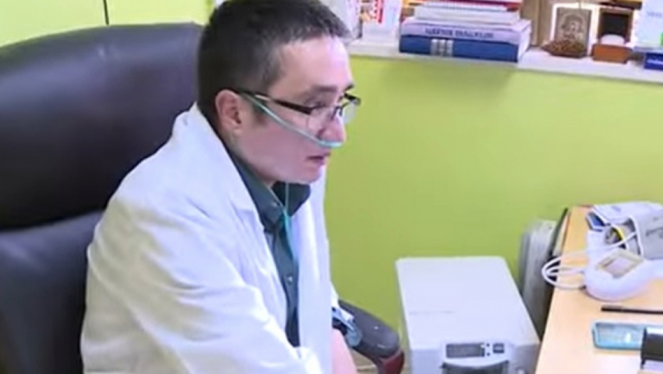 SUPRUGA OMILJENOG DR ACA KOJI JE LEČIO PACIJENTE A SAM BIO NA KISONIKU ISPRIČALA TUŽNE VESTI: Priključen je na aparate, bore mu se za život