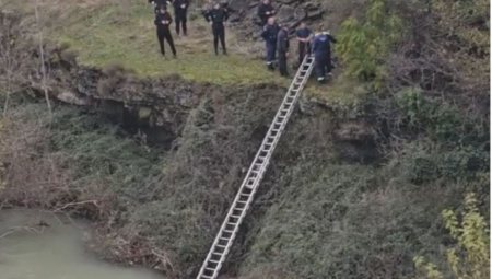 AUTOMOBIL SLETEO U MORAČU! Očevidci zgranuti postupkom vozača!