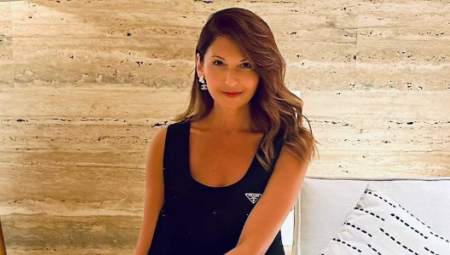 SANJA MARINKOVIĆ POKAZALA TELO U ŠESTOJ DECENIJI Voditeljka podelila vrele kadrove sa plaže, izgleda kao devojčica!