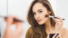 IDEALNA ŠMINKA ZA ŽENE 40+ Provereno skida i do 10 godina sa lica, bore će biti kao rukom odnesene