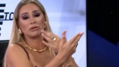 SELMA NASTAVLJA DA PROVOCIRA Kontroverzna pevačica se skinula usred zime i pokazala čime raspolaže