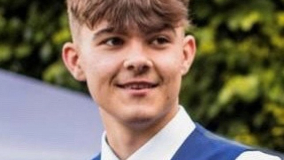 MRTVOM SINU ŠALJU PORUKE SVAKOG DANA Izboden nasmrt na žurci u julu, za roditelje je i dalje na vrhu liste ćaskanja