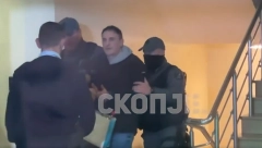 OTAC UBIJENE  VANJE (14) DOVEDEN PRED SUD Ima kesu i lisice na rukama, izbezumljen je!
