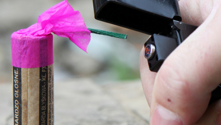 DOKTORKA OČAJNA, OD JUTROS OBAVILA TRI AMPUTACIJE ZBOG PETARDI! Roditelji su kućama vratili invalide zbog gluposti!