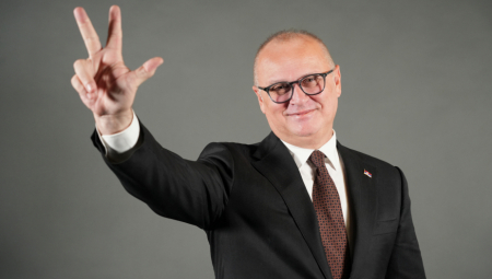 BAŠ SU SE POTRUDILI DA GA OBRADUJU Ovo je rođendanski poklon koji je najviše oduševio ministra Vesić