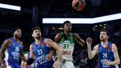 ALBA U LOŠEM RASPOLOŽENJU PUTUJE U BEOGRAD Larkin predvodio Efes do važne pobede