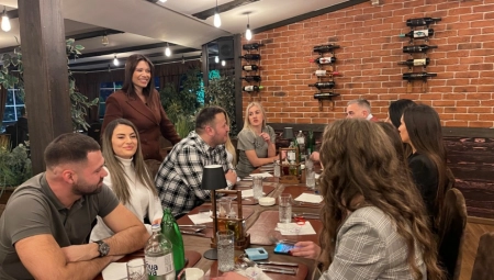SRBIJA JE DANAS NA SIGURNOM PUTU Vujović i Gujon razgovarali sa mladima (FOTO/VIDEO)