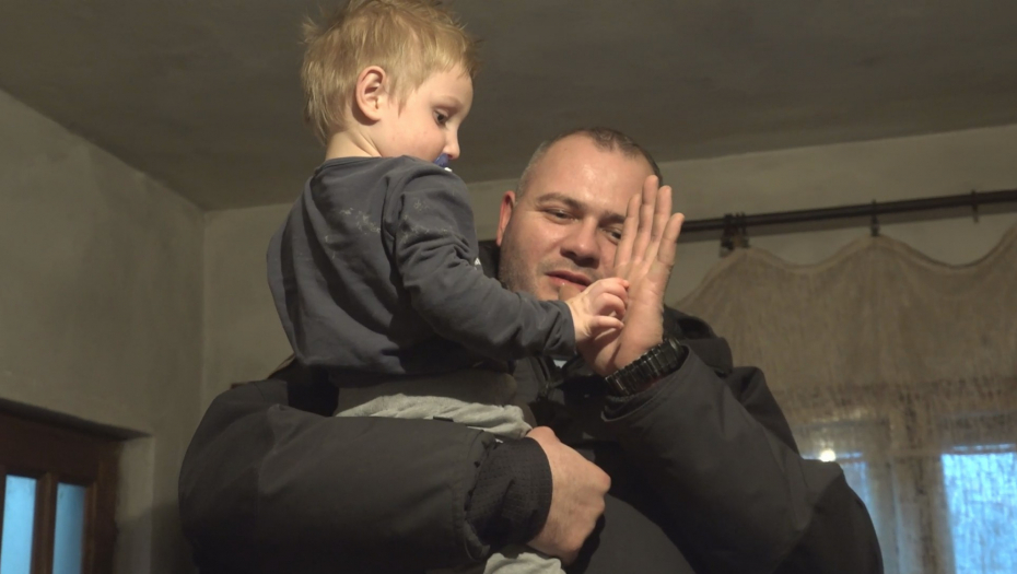 NAJLEPŠA SLIKA SRBIJE Vasilije i njegova supruga imaju četvoro dece, a ove zime će dobiti i topli dom (FOTO)