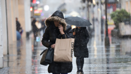 POČEO SNEG U BEOGRADU Prognoze se ostvarile, polako gazimo u minus (VIDEO)