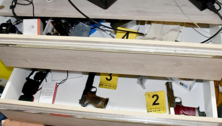 NARKO-DILER NAORUŽAN DO ZUBA "PAO" U BEOGRADU Našli mu drogu, pištolje, bombe...