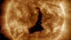 NA SUNCU JE NASTALA DŽINOVSKA RUPA 60 puta je veća od zemlje, OVO je na putu ka Zemlji