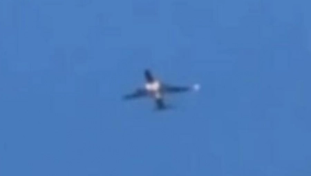 DRAMA NA NEBU Otpao prozor na avionu, pokušano prinudno sletanje