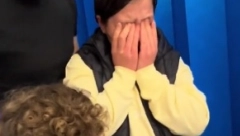 OVO JE NEŠTO NAJLEPŠE ŠTO ĆETE DANAS VIDETI Dirljiv video sestara koje prvi put vide brata izaziva buru emocija