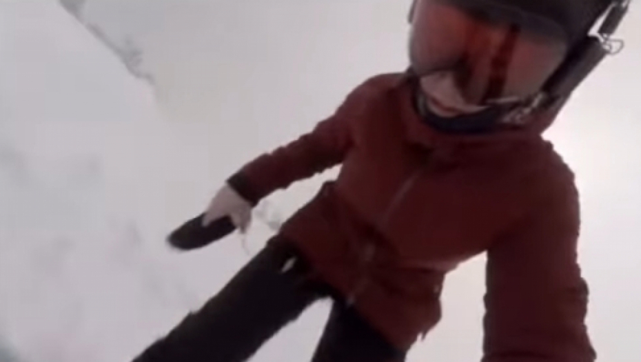 SNIMILA SCENU KOJA UTERUJE STRAH U KOSTI Dok je skijala, iza leđa joj se prikrala zver (VIDEO)