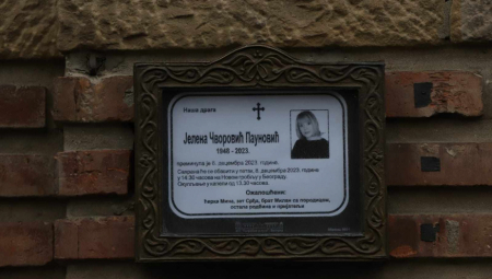 NEUTEŠNA ĆERKA JELENE ČVOROVIĆ PRIMA SAUČEŠĆA Nesrećna Mina ne može da zaustavi suze, tuga do neba