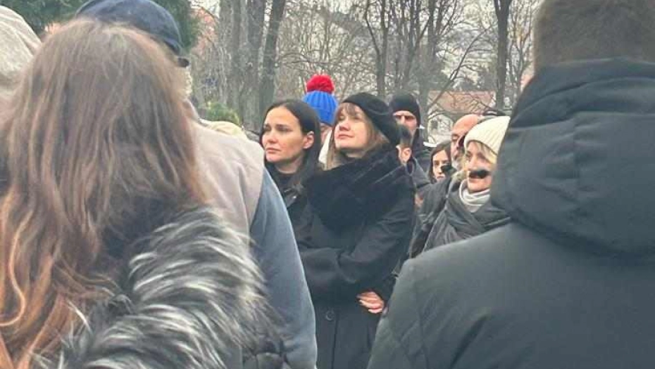 SAHRANJENA GLUMICA JELENA ČVOROVIĆ Ćerka podigla glavu ka nebu i ne prestaje da jeca!