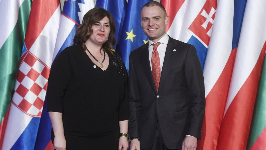 "DOĐITE NA SPRAT, ONA JE DAMA" Otkriveni prljavi poslovi hrvatske političarke