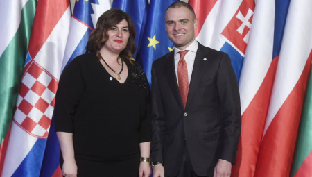 "DOĐITE NA SPRAT, ONA JE DAMA" Otkriveni prljavi poslovi hrvatske političarke