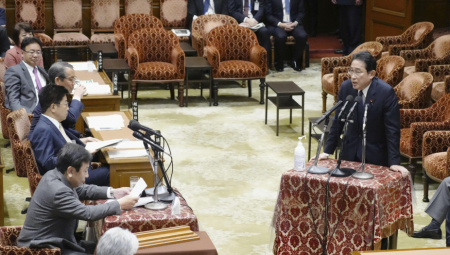 JAPANSKI PREMIJER NE PRAŠTA Smenjuje glavnog, prikupljao sredstva, kojih nema u "knjigama" (FOTO)