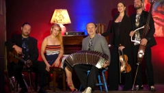TANGO NA SRPSKI NAČIN kvintet domaćih umetnika već četvrt veka žari i pali svetskom muzičkom scenom