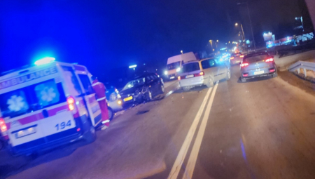 STRAVIČNA NESREĆA U UŽICU Nakon sudara dva automobila, jedno vozilo pokosilo pešaka