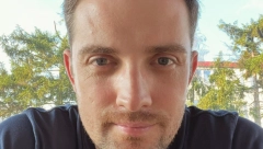 MIRZA SELIMOVIĆ DOŽIVEO SAOBRAĆAJKU Evo u kakvom je stanju nakon udesa, nastup hitno otkazan