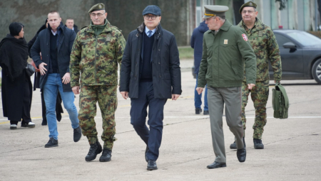 "NEĆEMO ODUSTATI OD INICIJATIVE ZA PONOVNO UVOĐENJE OBAVEZNOG VOJNOG ROKA" Vučević: Naš predlog je najduže do četiri meseca