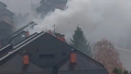 DRAMA NA GALENICI Vatra kulja iz kuće, vatrogasci ne mogu da priđu!