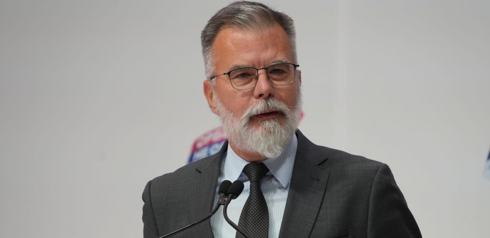 OVA KAMPANJA JE POČELA NA PRLJAV NAČIN, UDARILI SU NA PORODICU PREDSEDNIKA Ristić pred punom halom u Jagodini: "Srbija ne sme da stane"