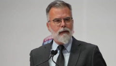 OVA KAMPANJA JE POČELA NA PRLJAV NAČIN, UDARILI SU NA PORODICU PREDSEDNIKA Ristić pred punom halom u Jagodini: "Srbija ne sme da stane"