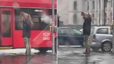 PRELEPA SCENA U CENTRU BEOGRADA Muškarac sačuvao krznenog prijatelja od kiše (VIDEO)