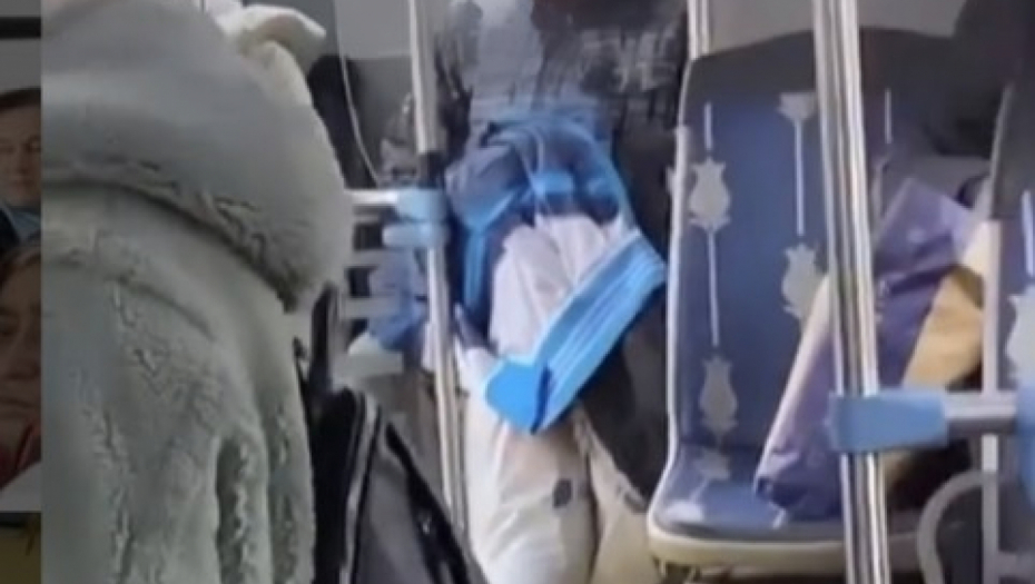 MANIJAK U AUTOBUSU 26 Masturbira pred gomilom putnika, devojka pored njega pretrnula od straha (FOTO)