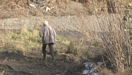 BOLNE SCENE IZ PRIJEPOLJA Otac Milojica po Limu traži nestalog sina Ivicu "Prevrnuću svaki kamen da nađem svoje dete"