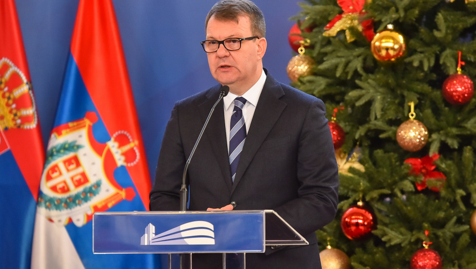 Mirović uručio Pokrajinsko priznanje u oblasti ljudskih i manjinskih prava „Ljudevit Mičatek“ Jeleni Jovanović (FOTO)