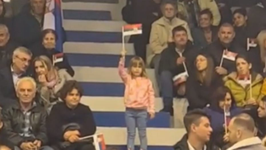 PRIZOR KOJI TOPI SRCA! Ona je najmlađa podrška listi "Aleksandar Vučić - Srbija ne sme da stane" (VIDEO)