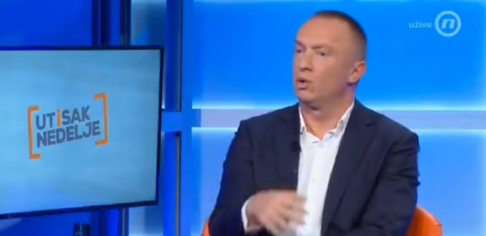 NAROD PAJTIĆA NI PAJSEROM NIJE MOGAO 2 GODINE DA ODLEPI OD FOTELJE Mudruje o smenjivosti vlasti, a vladao sa 5,8% podrške građana!