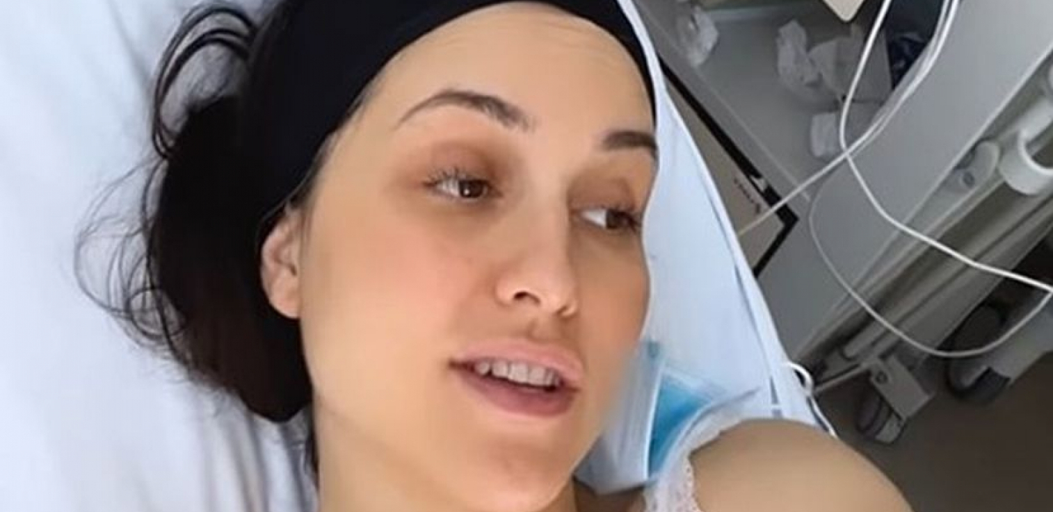 PEVAČICA OBJAVILA PRVU SLIKU BEBE Skoro celu trudnoću provela je u bolnici, a sada je ovim rečima sve raznežila