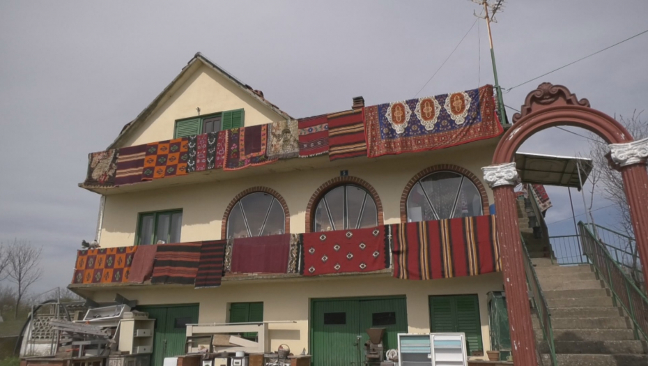 LAVOVI NA OGRADI ODLAZE U ISTORIJU Kolekcionar iz Rače postavlja nove trendove (FOTO)