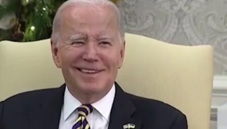 NOVINAR BAJDENU POSTAVIO VRLO ŠKAKLJIVO PITANJE Ovako je izgledala njegova reakcija(VIDEO)