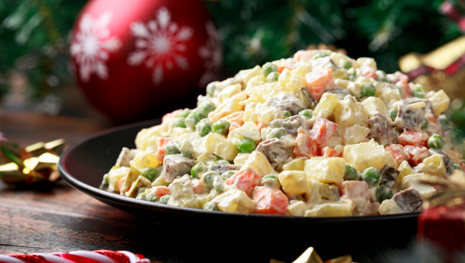 SRBI TAMANE RUSKU SALATU NA SVAKOJ PROSLAVI Većina ne zna originalni recept, evo da li je ona stvarno nastala u Rusiji!