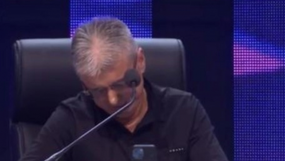 SAŠA POPOVIĆ PLAČE USRED EMISIJE! Slomio se zbog žirija i njihovog neočekivanog poteza, totalni haos u Zvezdama Granda