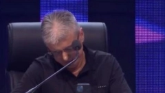 SAŠA POPOVIĆ PLAČE USRED EMISIJE! Slomio se zbog žirija i njihovog neočekivanog poteza, totalni haos u Zvezdama Granda