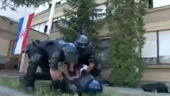 PROTEST U VUKOVARU ZBOG PREBIJANJA DECE  Napadniti na Badnje veče zbog ekavice!