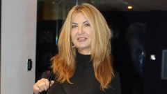 SKINULA SE POZNATA VODITELJKA! Raspametila javnost, pokazala brutalnu figuru, nikada ne biste pogodili koliko ima godina