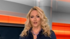 INTIMNE FOTKE VODITELJKE PAPARACO LOVA Nikada je niste videli u ovom izdanju, skinula se i pokazala čime raspolaže