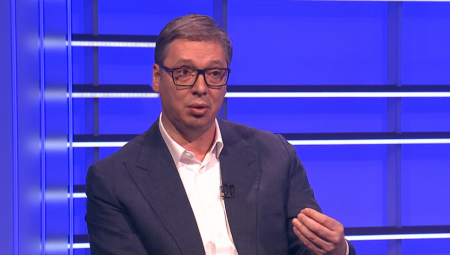 VUČIĆ O ANGAŽOVANJU U KAMPANJI Makron isto tako radi - to može u Francuskoj, ali u Srbiji ne?