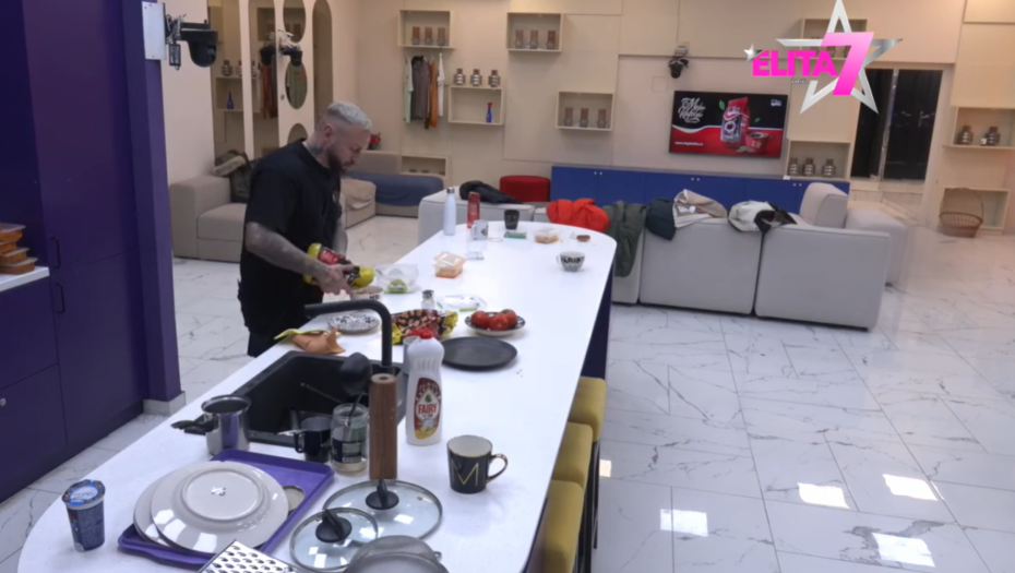 ŠA PLAČE, ŽELI DA POBEGNE IZ ELITE! Isplivao snimak tajnog razgovora sa ovim cimerom, ne može više da izdrži