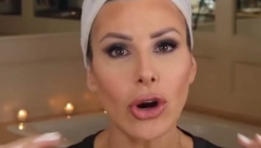 U SAMO TRI POTEZA DO SAVRŠENE FRIZURE KAO IZ SALONA Feniranje za žene u pedesetim koje će vas podmladiti